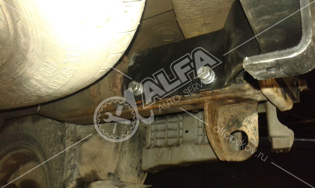 Установка фаркопа Kia Sorento 2007 г.в. (с подрезкой бампера)